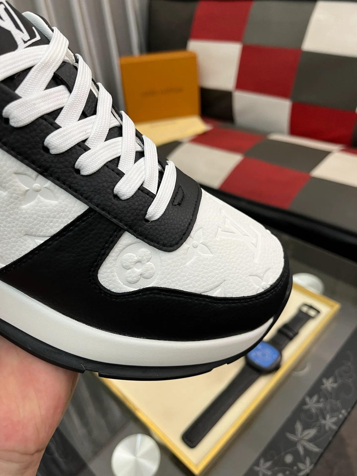 Men's men's shoes💰458⌚️⌚️ Loui* Vuitto* - Louis ** donkey's new color men's trainer sneakers, this LV Trainer sneaker is made of calfskin and breathable mesh, showing pure colors, the #54 logo on the back traces the brand's birth in 1854, the designer's handwritten brand logo embellishes one side, virgil Designed by abloh himself, it is a very commemorative sneaker. The new lv Louis Vuitton loui* vuitto* trainer sneaker low casual sports culture versatile basketball sneaker. Size: 38-443️⃣Colors available